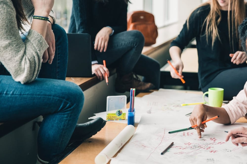Personer i workshop på ledarskapsutbildning